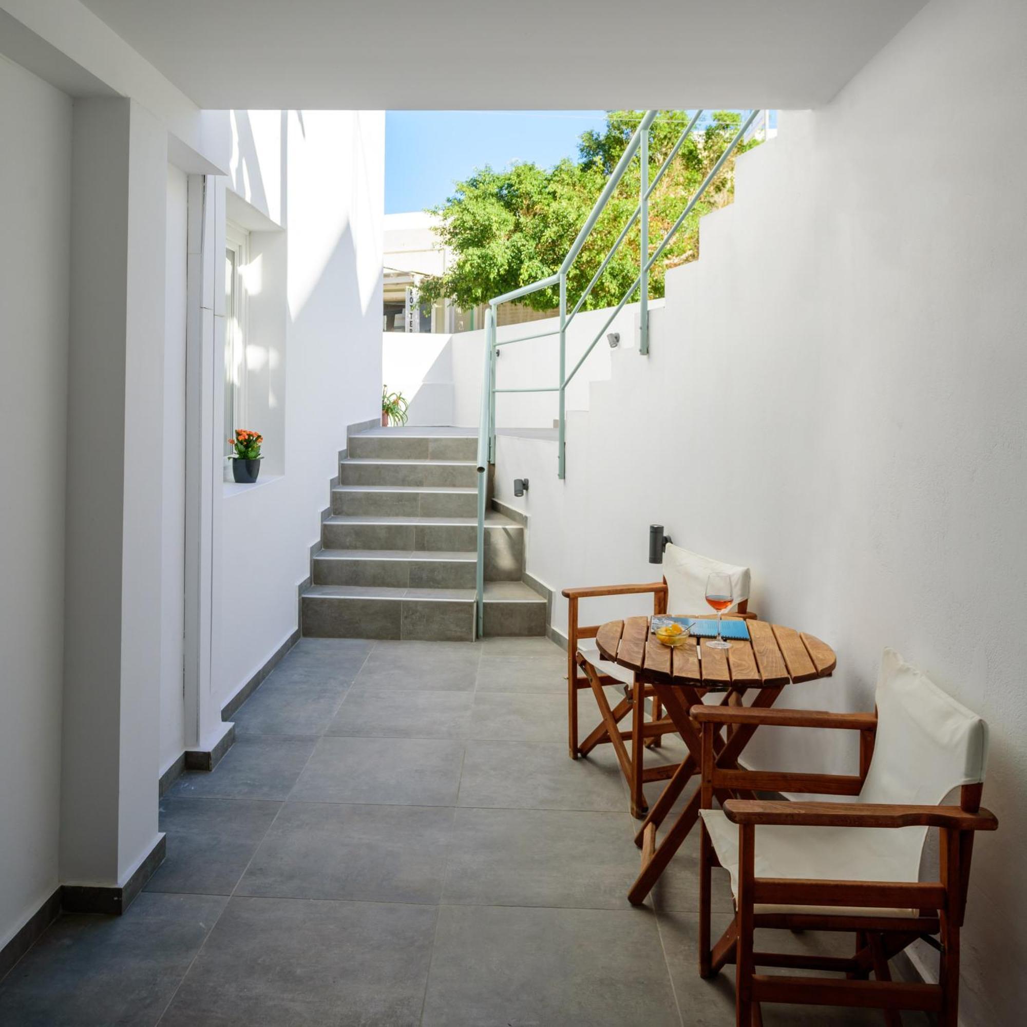 Karidis Hotel Kamari  Exterior photo